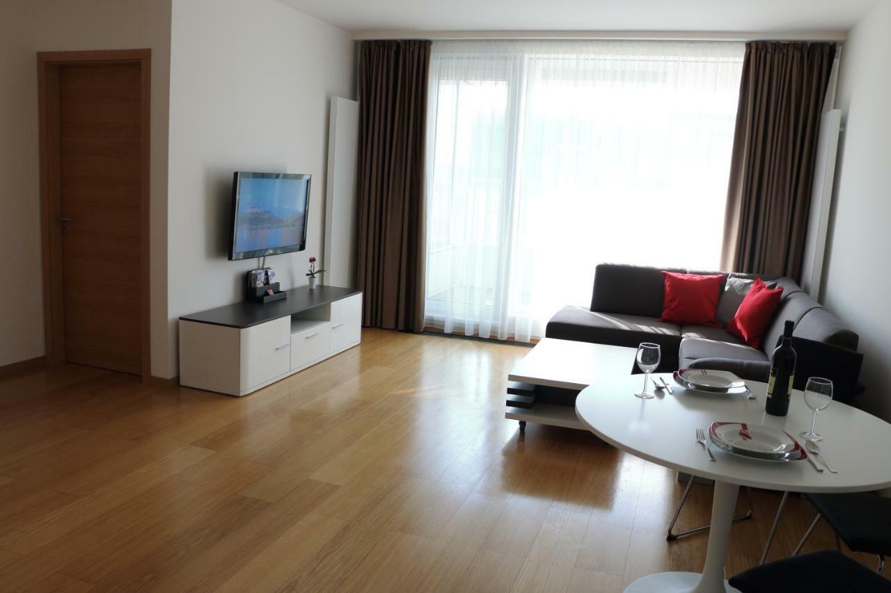 Panorama City Apartment With Free Parking บราติสลาวา ภายนอก รูปภาพ